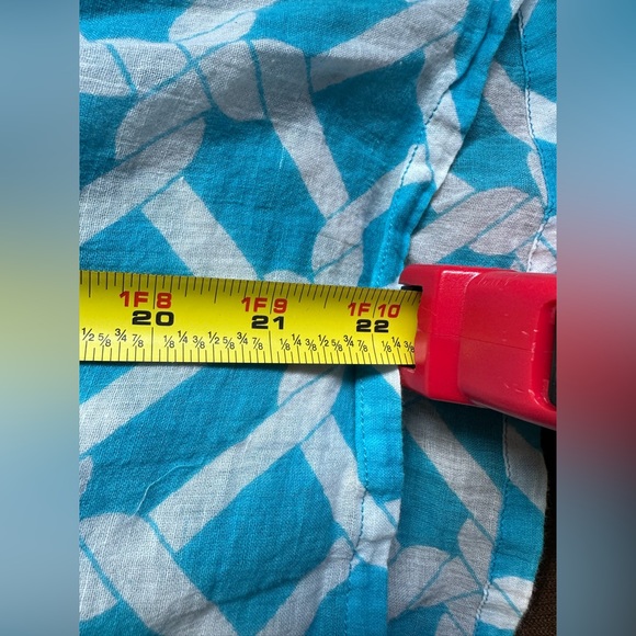 Lexi York Light Blue With White Chains Print Sheer Summer V Neck Top Sz S - Picture 11 of 11